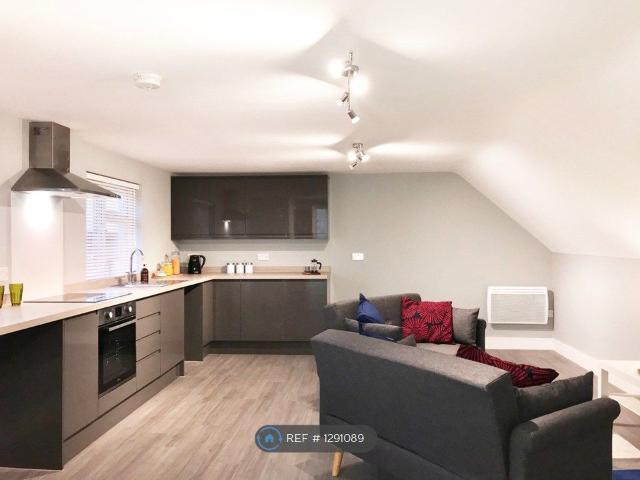 Queensland Crescent, Chelmsford CM1, 1 bed flat to rent, £1,200 pcm | PrimeLocation