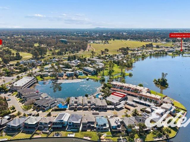 Queensland Inspired Living by the Lake!