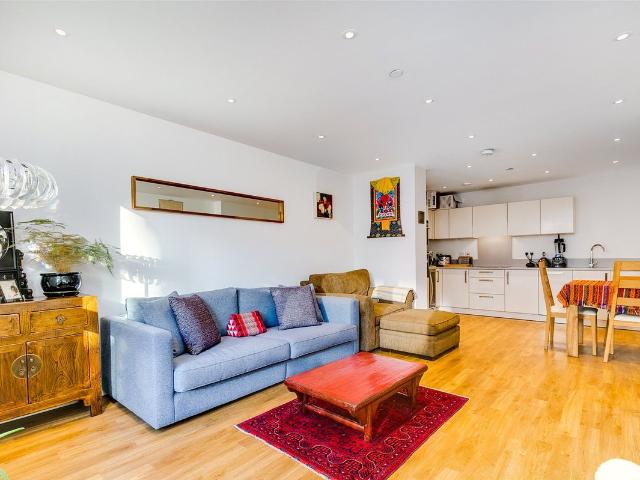 Queensland Road, Holloway N7, 2 bed flat to rent, £2,700 pcm | PrimeLocation
