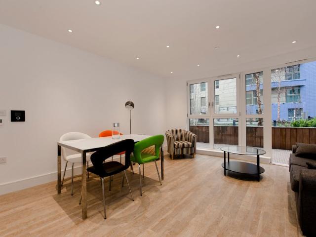 Queensland Road, Holloway N7, 2 bed flat to rent, £3,000 pcm | PrimeLocation