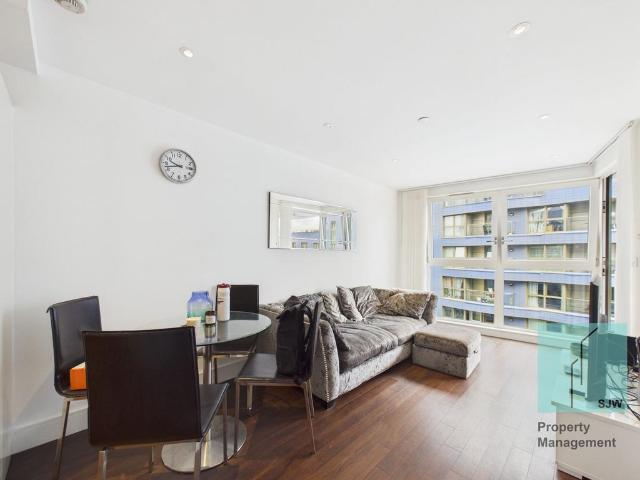 Queensland Road, London N7 1 bed flat to rent £2,250 pcm £519 pw