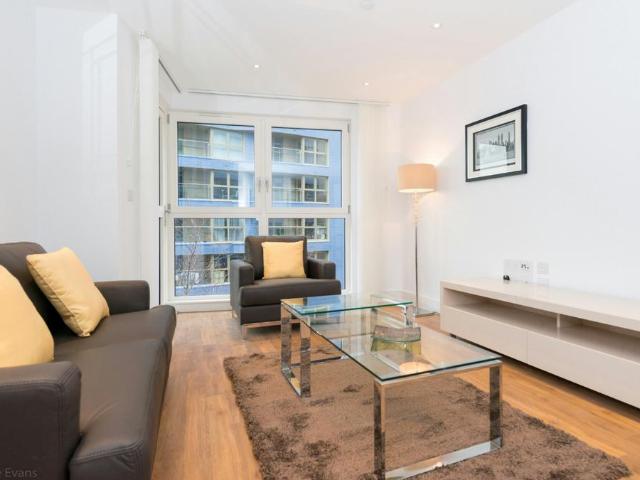 Queensland Road, London, N7 1 bed flat to rent £2,297 pcm £530 pw