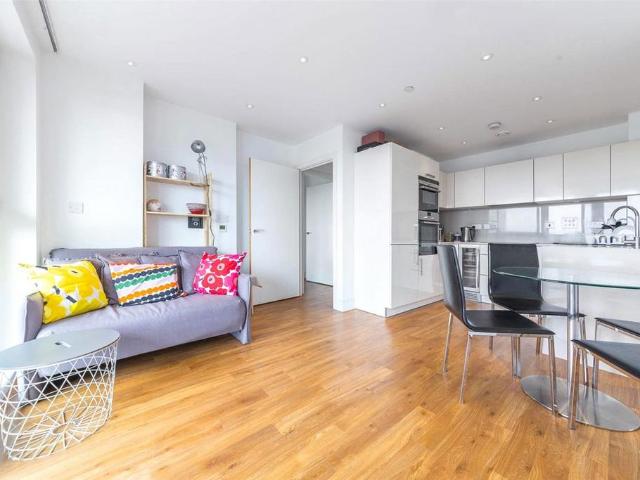 Queensland Road, London N7 1 bed flat to rent £2,350 pcm £542 pw