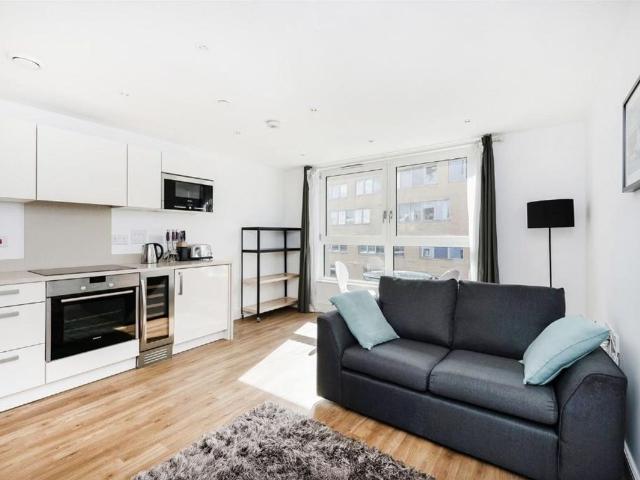Queensland Road N7, Studio to rent, £2,100 pcm | PrimeLocation