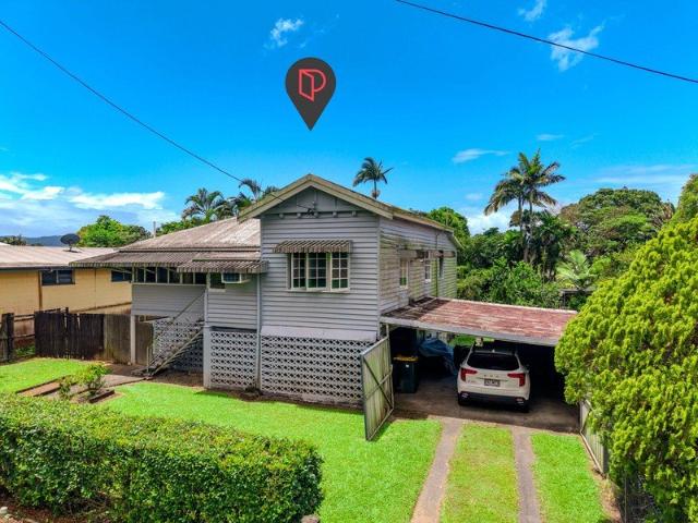 Queenslander Charm, 4 Bedroom, 2 Bathroom on Large Block