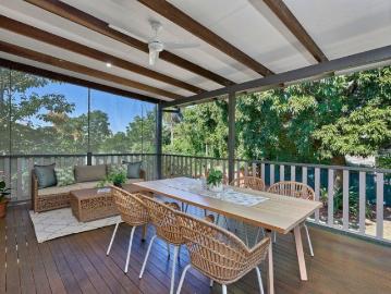 Queenslander Charm, Country Character & a Huge Deck