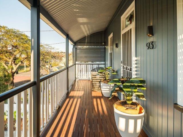 Queenslander Charm, Resort Style Living