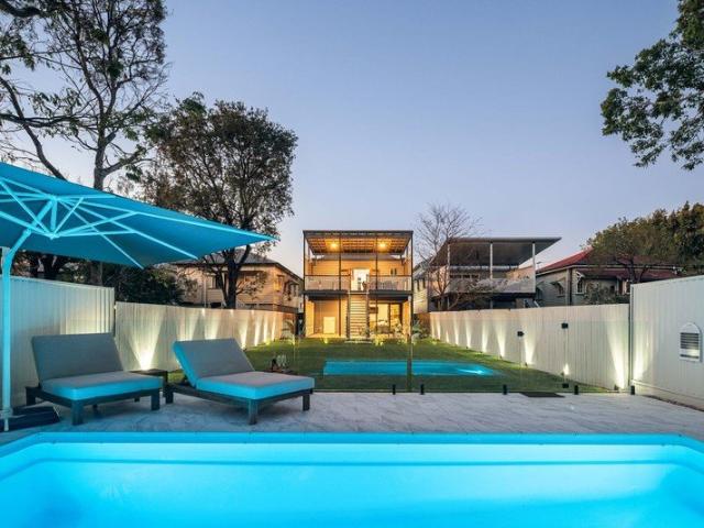 Queenslander Charm, Resort Style Living