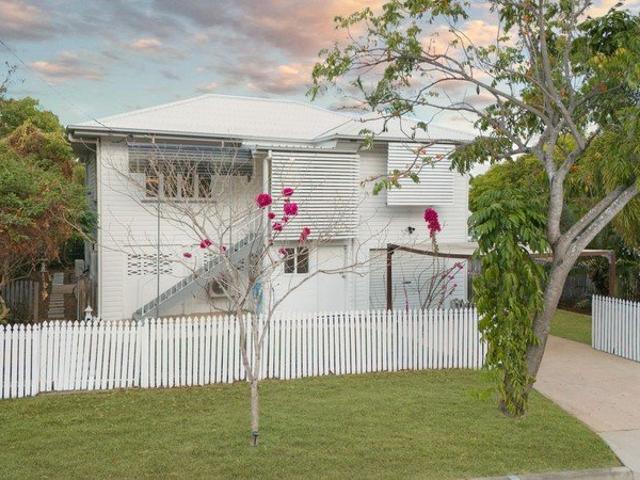 QUEENSLANDER CHARM WITH DUAL LIVING