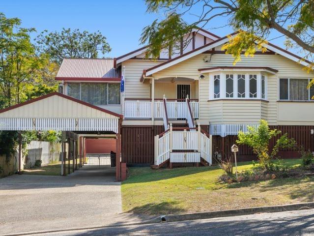 QUEENSLANDER CHARACTER. CLIFTON HILL LOCATION. HUGE POTENTIAL