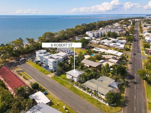 Queenslander Character Just 50m from the Beach