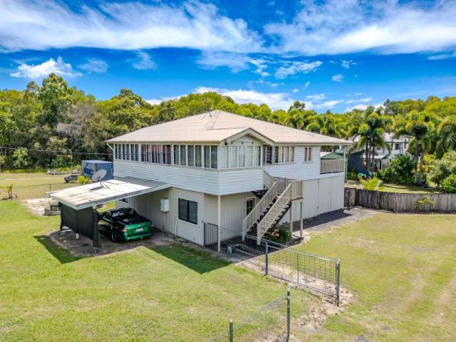 Queenslander by the Beach!