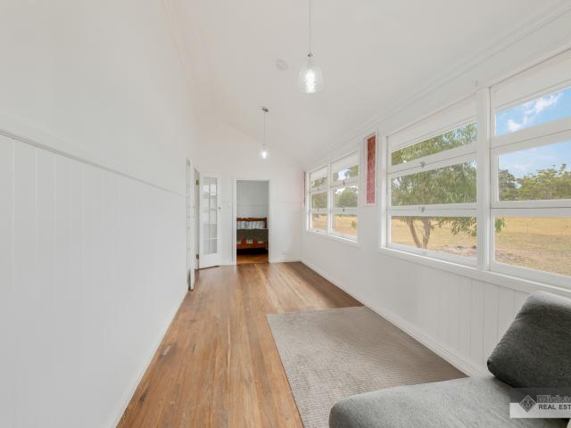 Queenslander Dream Lifestyle on 2.6 Acres in Branyan with Big Shed!