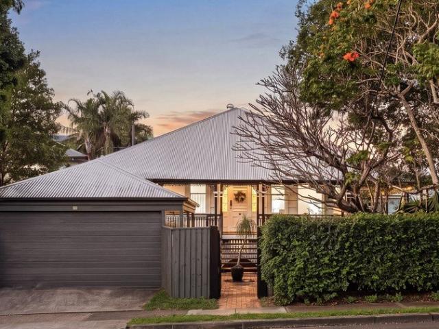 Queenslander Home with Exceptional Dual Living