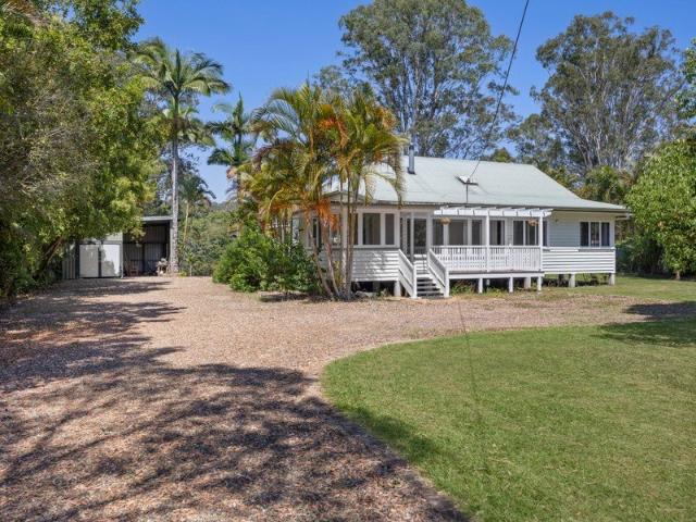 Queenslander Home in Highly Sought After Locale!