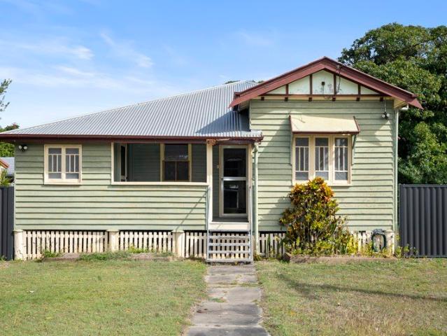 Queenslander on a Huge Block with Shed
