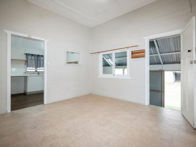 Queenslander on a Huge Block with Shed