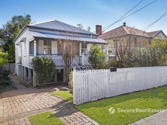Queenslander Style Cottage in blue chip location