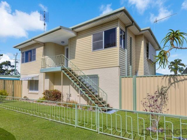 QUEENSLANDER RIVERSIDE RESIDENCE
