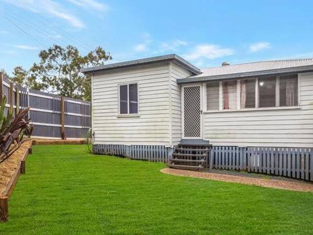 Queenslander with Dual Access set on a 1775m2 Block