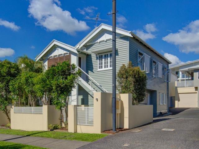 QUEENSLANDER! The best of both worlds.