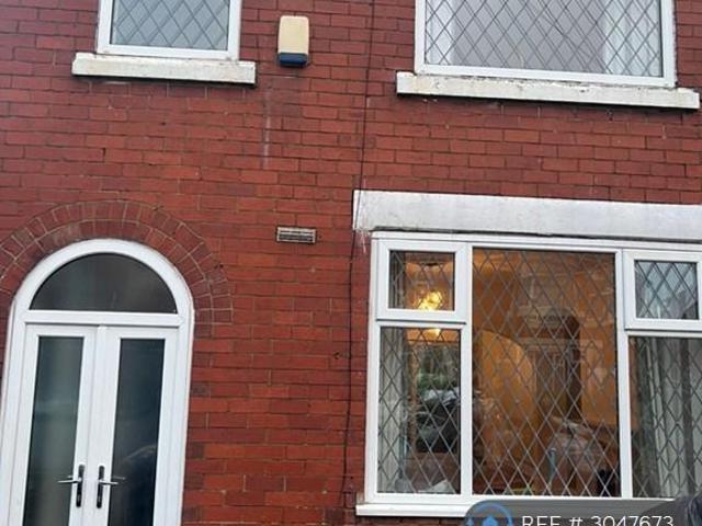 Queensmead Road, Stoke On Trent, ST3 3 bed semi detached house to rent £900 pcm £208 pw