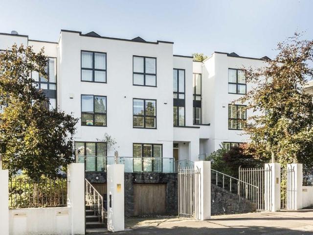 Queensmere Road, London SW19 5 bed house to rent £7,500 pcm £1,731 pw