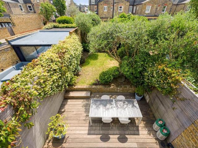 Queensmill Road, London, SW6 6 bed terraced house to rent £9,500 pcm £2,192 pw