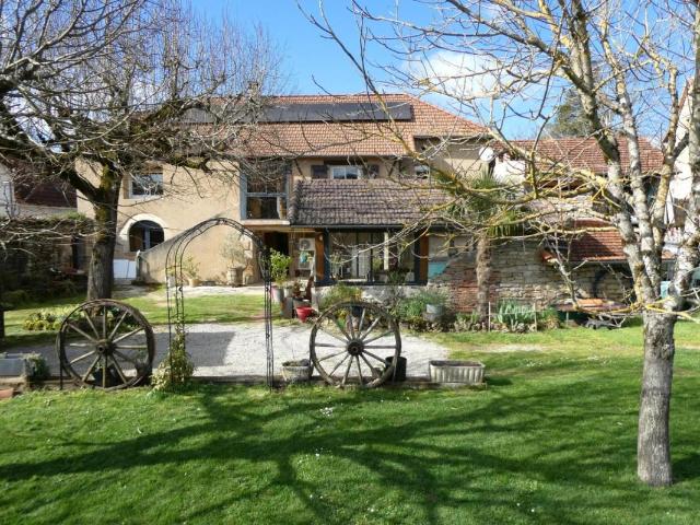 Quel joli lieu de vie, ou de villégiature ! A vendre Secteur FIGEAC 46100 maison, piscine et dépendances