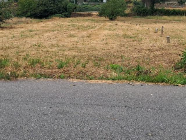 Quer comprar terreno para construção em Carregosa, Oliveira de Azeméis? com possibilidade