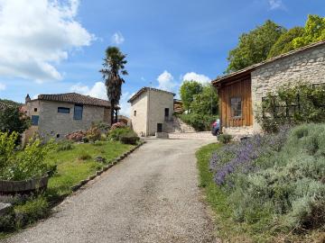 Quercynoise authentique rénovée dans un hameau calme et verd. 162m² Castelnau Montratier