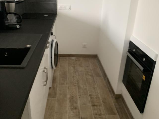 QUERQUEVILLE Bel appartement F2 rénové en duplex meublé avec cave