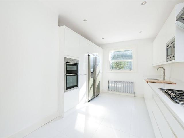 Querrin Street, Fulham, SW6 3 bed flat to rent £3,500 pcm £808 pw