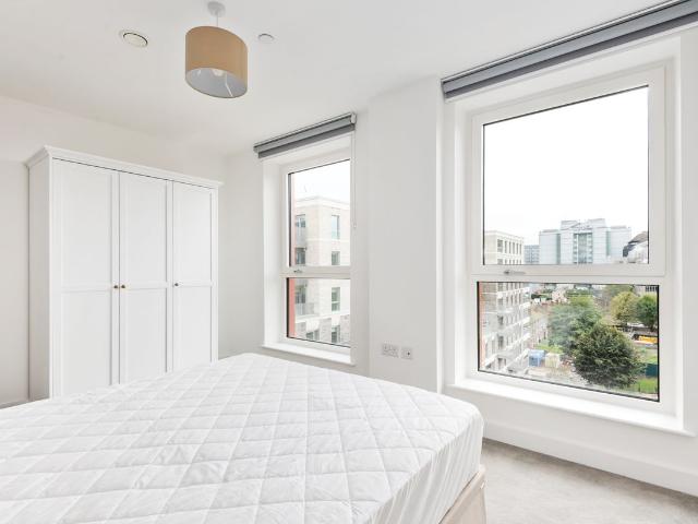 Quest House, London E14, 3 bed flat to rent, £3,350 pcm | PrimeLocation