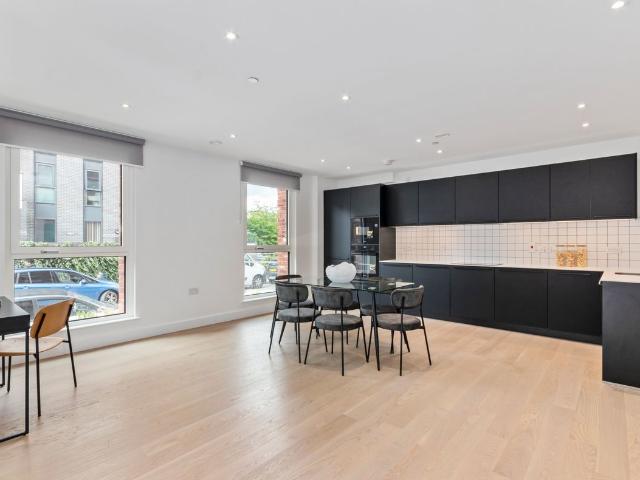 Quest House, London E14, 3 bed flat to rent, £3,650 pcm | PrimeLocation