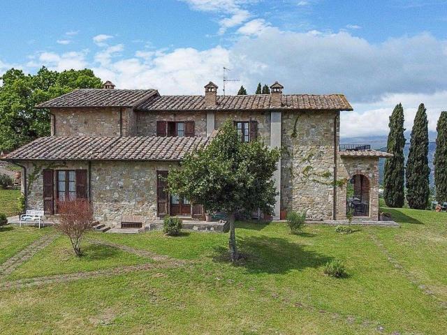 Questo splendido casale in pietra si trova a pochi chilometr. 300m² San Casciano dei Bagni