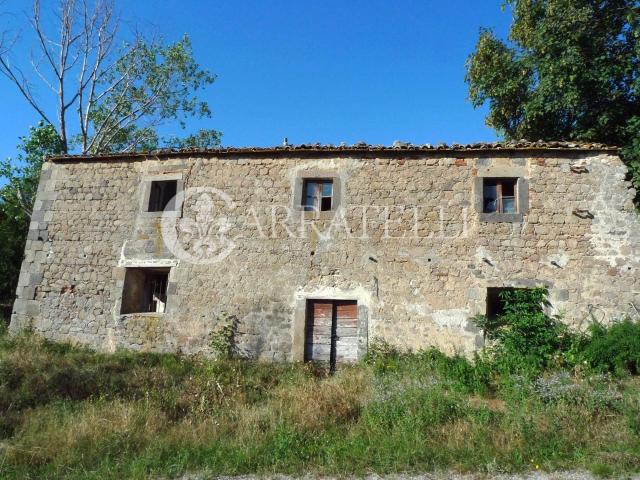 Questa bellissima ex cartiera è immersa nelle colline del Ca. 450m² Castiglione d'Orcia