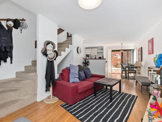 QUITE TOWNHOUSE IN AN EXCEPTIONAL LOCATION