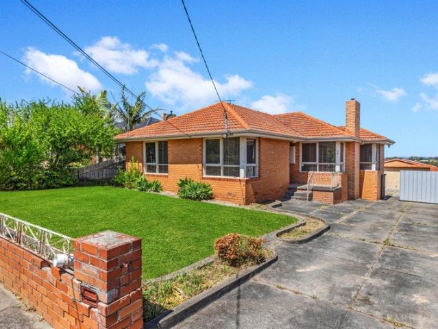 QUITE CONVENIENCE with OPTIONS GALORE on 736m2 BLANK CANVAS!