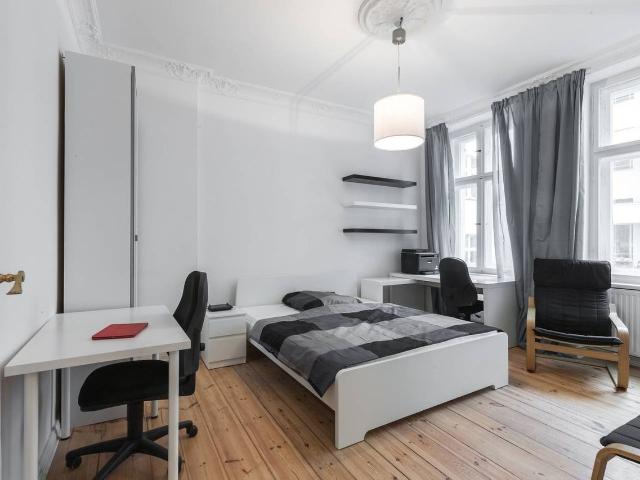 Quite Fully Furnished Studio only 1 minute to S Bahn Julius Leber Brücke + Anmeldung, Berlin Amsterdam Apartments for Rent