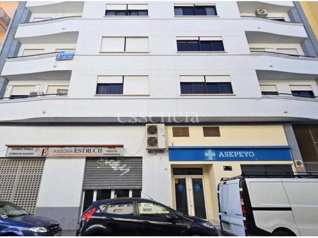 ¿Quiere vivir en el centro? Vivienda en plaza de la Estación