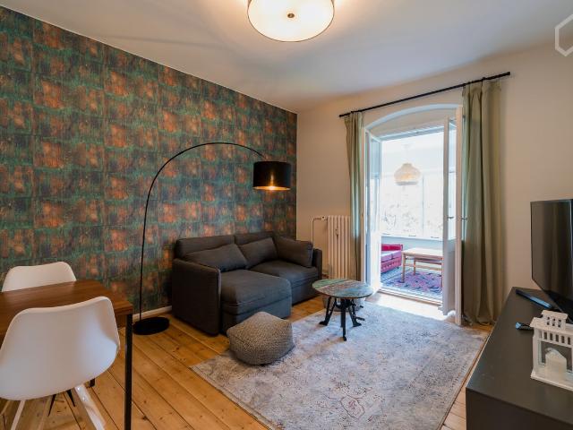 Quiet 60m² Flat with Balcony and Sunroom near Südkreuz, Berlin Amsterdam Apartments for Rent