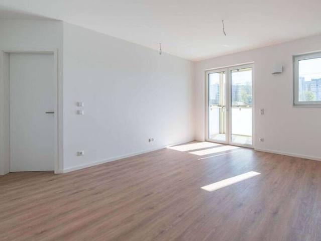Quiet 1 Bedroom Apartment in the Peaceful Backhouse Apt 222