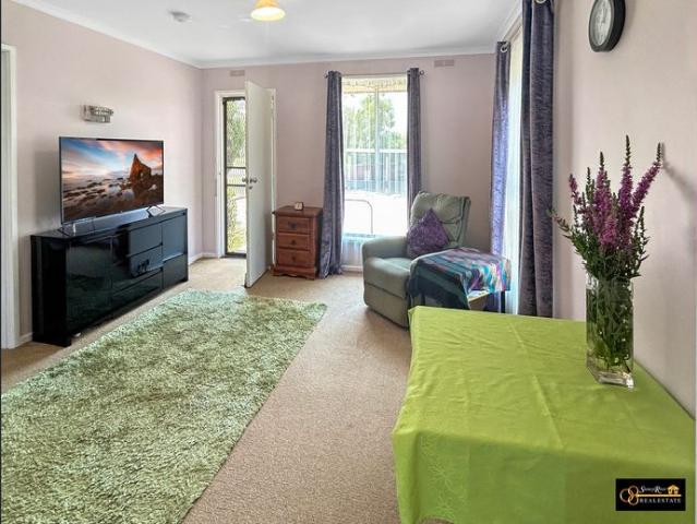 Quiet 1 Bedroom unit with backyard and carport