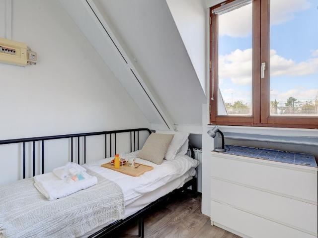 Quiet 1BR Studio with Rooftop Views in the 16th, Paris Amsterdam Apartments for Rent