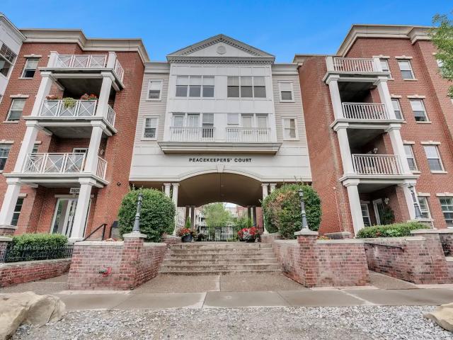 Quiet 1+den Henwood St condo — 1 Bedroom+ Den Condo Unit