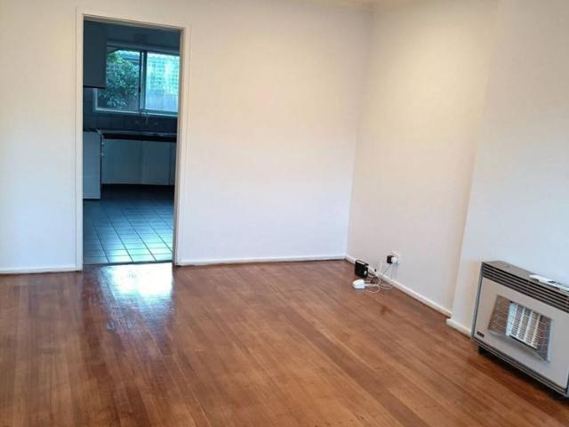 Quiet 2 Bedroom 1 Bathroom unit in Highett