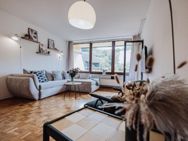 Quiet 2 room apartment with loggia & underground parking
