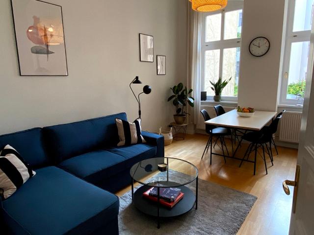 Quiet 2 Room Apartment with South Facing Windows in Prenzlauer Berg
