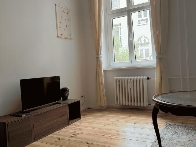 Quiet 2.5 room Altbau 60 m² in Rixdorf, Neukölln – renovated, courtyard location, Berlin Amsterdam Apartments for Rent